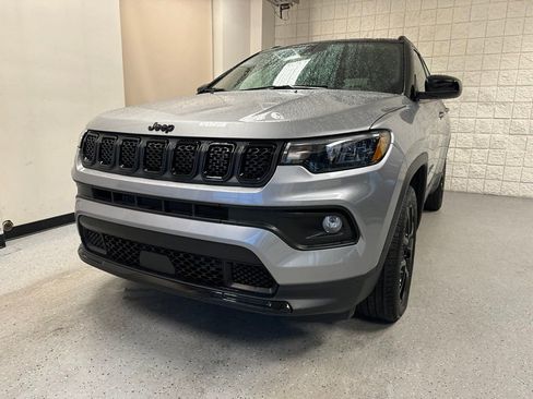 Used 2023 Jeep Compass Latitude AWD/4WD image 35