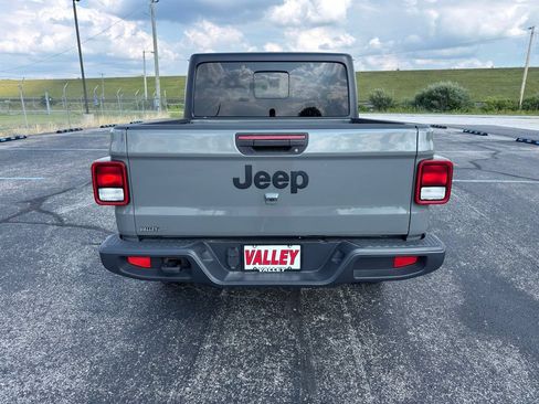 Used 2022 Jeep Gladiator Overland AWD/4WD image 13