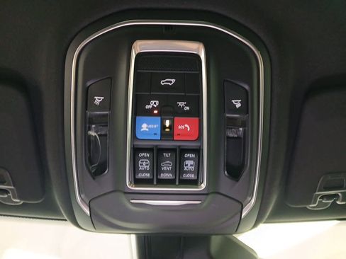 New 2025 Jeep Grand Cherokee Limited image 12