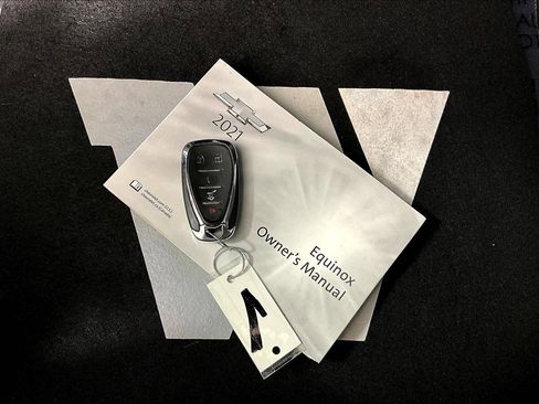 Used 2021 Chevrolet Equinox LT image 35