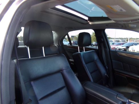 Used 2012 Mercedes-Benz E 350 4MATIC Sedan image 27