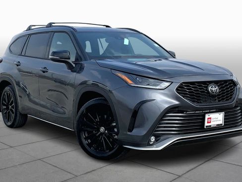 Used 2025 Toyota Highlander XSE image 3