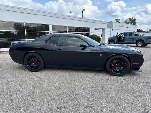Used 2015 Dodge Challenger SRT Hellcat RWD image 2