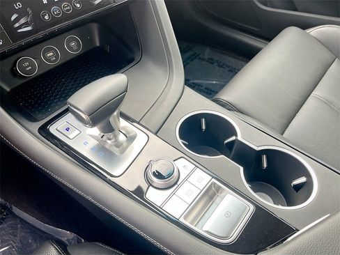 Used 2025 Genesis G70 2.5T image 17