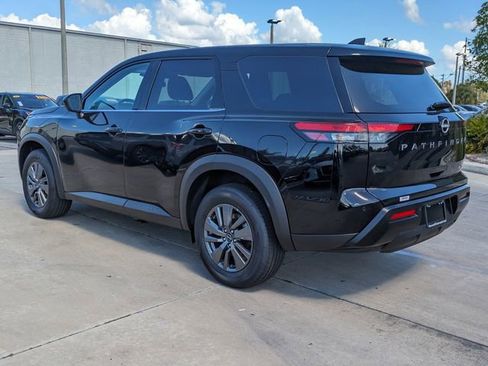 New 2026 Nissan Pathfinder S image 7