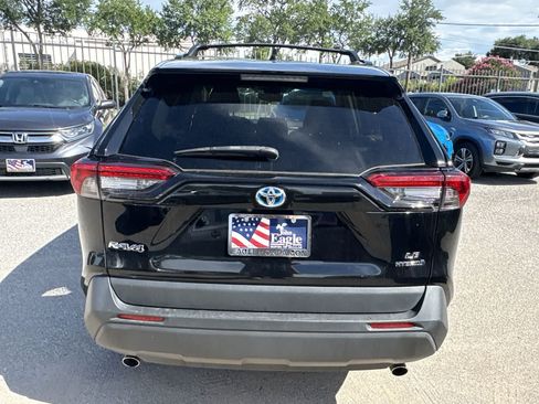 Used 2024 Toyota RAV4 LE AWD/4WD image 5