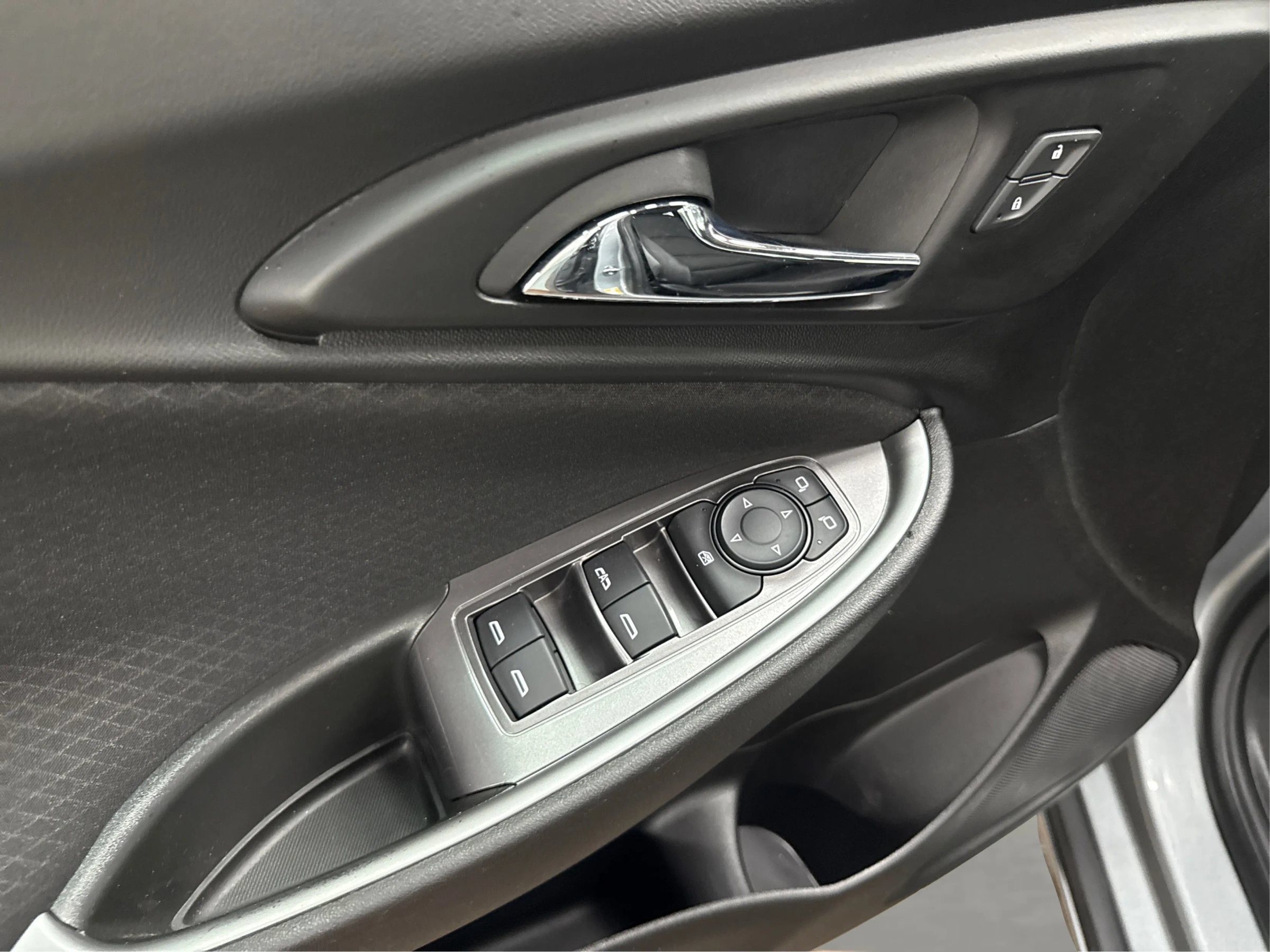 Used 2023 Chevrolet Malibu LT FWD image 15