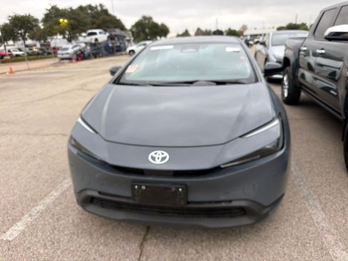 Used 2025 Toyota Prius LE FWD image 2