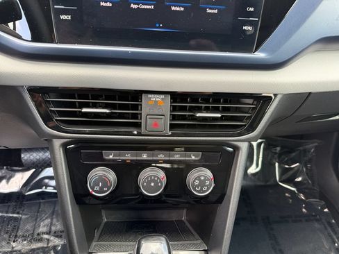 Used 2023 Volkswagen Taos SE FWD image 19