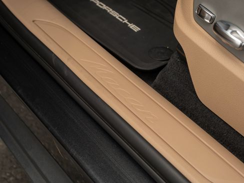 Certified 2023 Porsche Macan AWD/4WD image 38