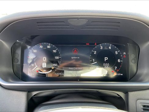 Used 2025 Land Rover Discovery S image 21