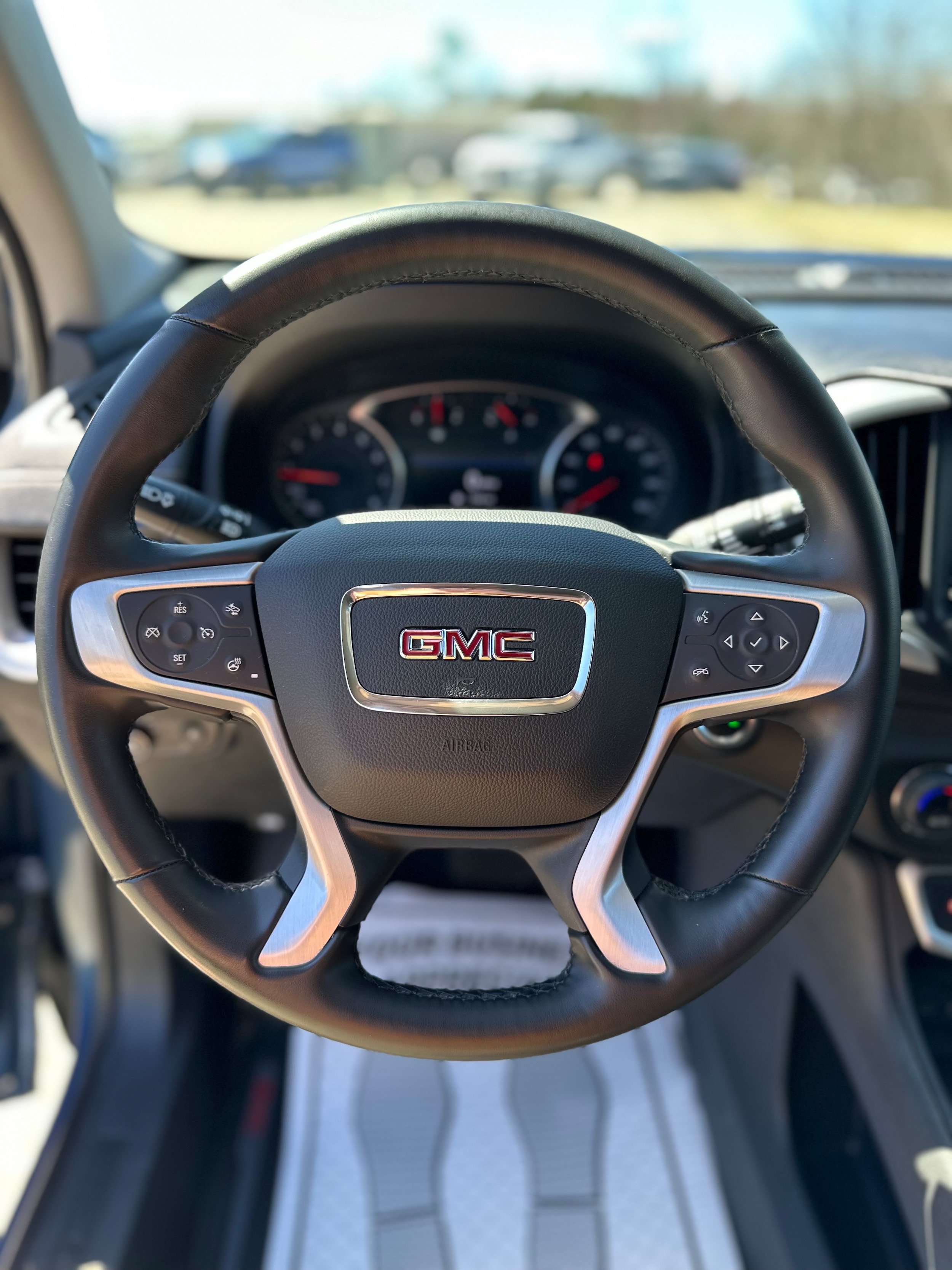 Used 2024 GMC Terrain SLT AWD/4WD image 12