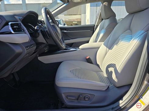 Used 2018 Toyota Camry SE w/ Audio Package FWD image 19
