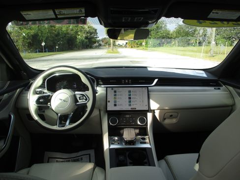 Used 2024 Jaguar F-PACE R-Dynamic S image 23