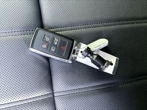 Used 2025 Land Rover Range Rover Evoque Dynamic SE image 11