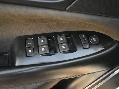 Used 2018 Cadillac Escalade Platinum image 38