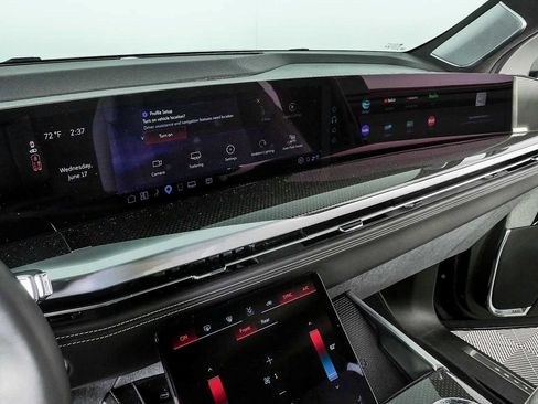 Certified 2025 Cadillac Escalade ESV V w/ LPO, ONYX Package AWD/4WD image 13