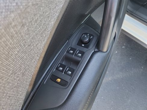 Used 2025 Volkswagen Tiguan S image 17