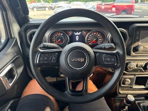 Used 2020 Jeep Gladiator Sport AWD/4WD image 16