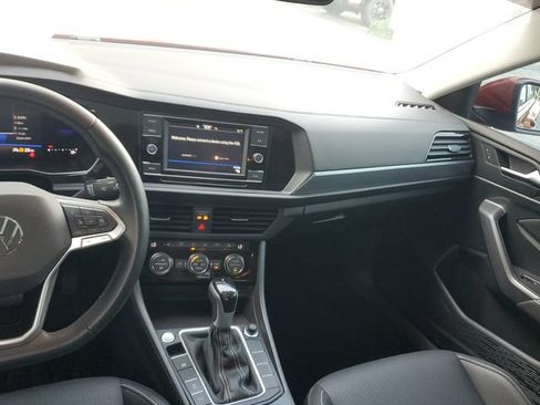 Used 2024 Volkswagen Jetta SE w/ Panoramic Sunroof Package FWD image 11