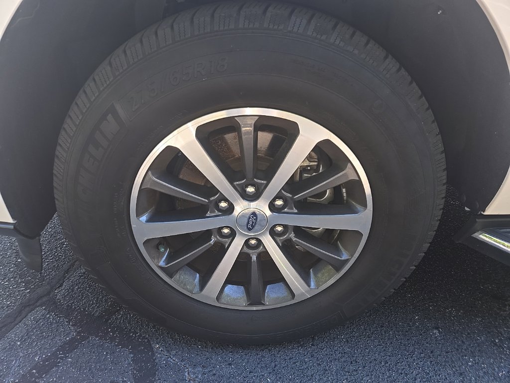 Used 2019 Ford Expedition XLT w/ Equipment Group 202A AWD/4WD image 10