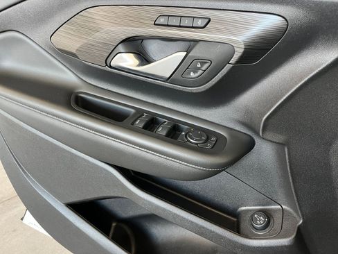 Used 2024 GMC Terrain SLT image 18