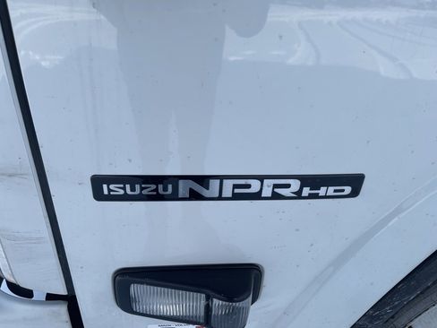 Used 2020 Isuzu NPR image 9