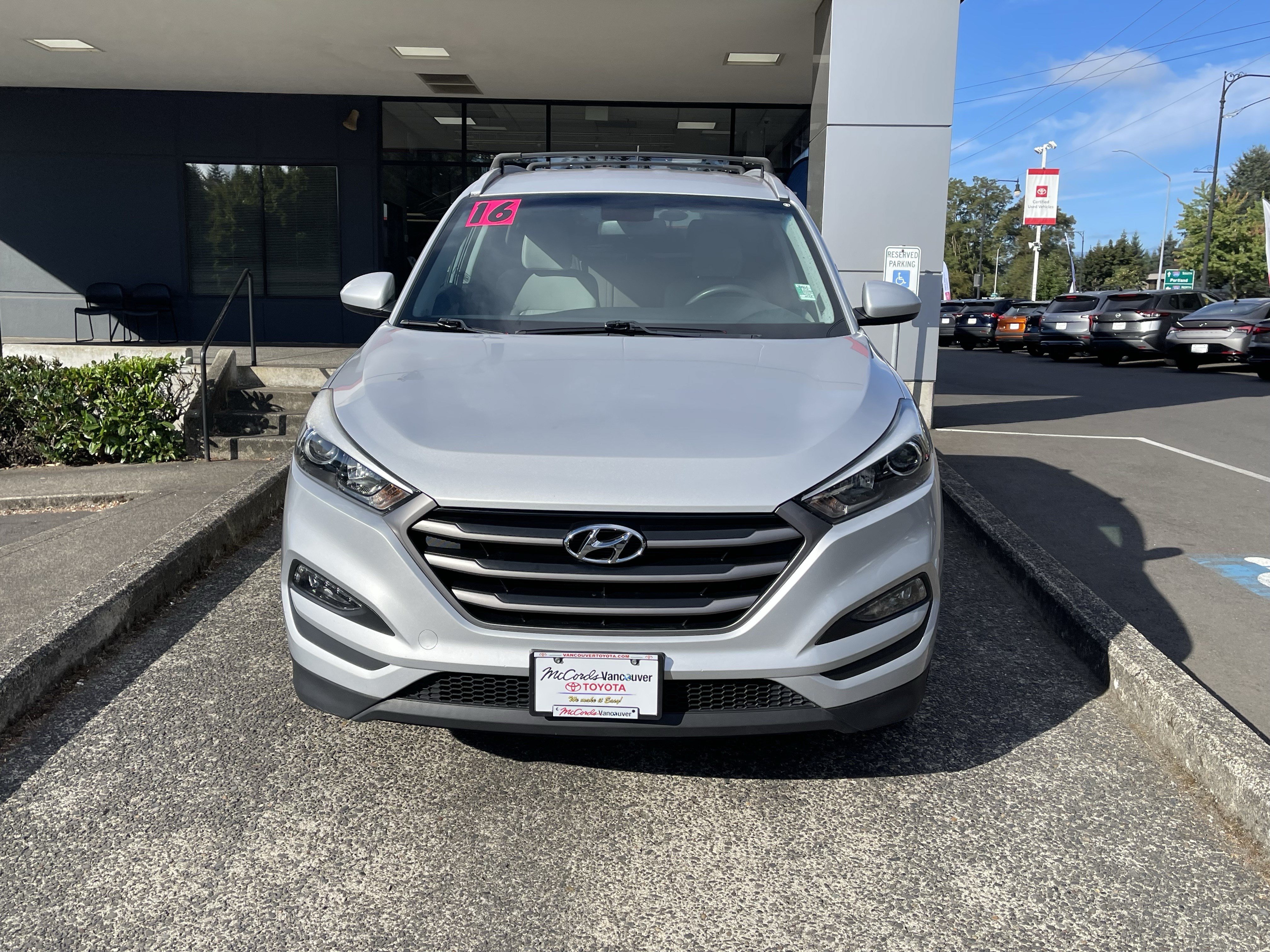 Used 2016 Hyundai Tucson SE w/ Option Group 02 FWD image 2