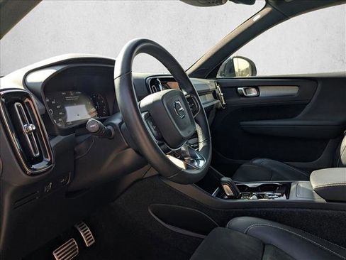 Used 2022 Volvo XC40 T4 R-Design w/ Protection Package Premier image 10