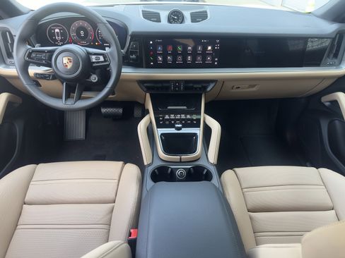 Certified 2025 Porsche Cayenne Coupe AWD/4WD image 6