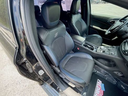 Used 2016 Chrysler 200 S AWD/4WD image 18