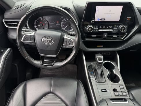 Used 2023 Toyota Highlander XSE FWD image 12