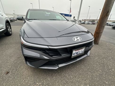 Used 2025 Hyundai Elantra Blue image 5