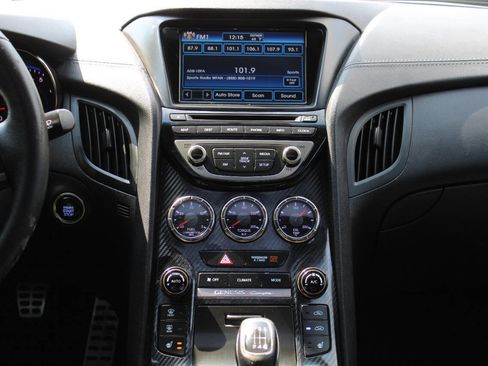 Used 2013 Hyundai Genesis 3.8 image 32