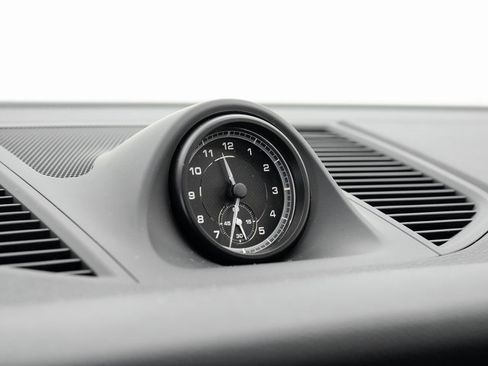 New 2025 Porsche Macan image 18