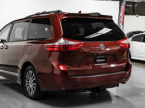 Used 2019 Toyota Sienna XLE Premium FWD image 14