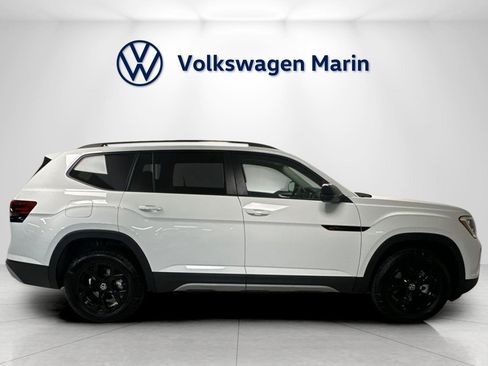 New 2025 Volkswagen Atlas Peak Edition SE image 6
