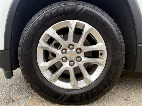 Used 2021 Chevrolet Traverse LS image 35