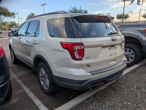 Used 2018 Ford Explorer XLT image 2