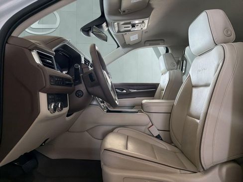 Used 2023 GMC Yukon Denali AWD/4WD image 7