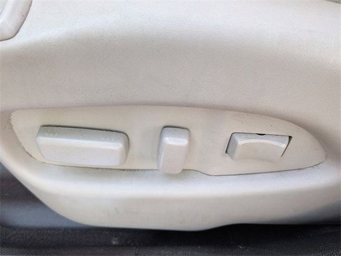 Used 2013 Cadillac SRX Luxury image 16