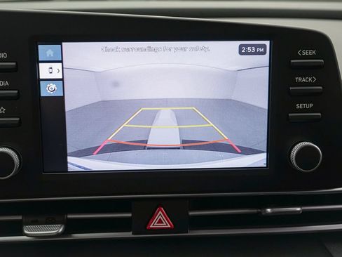 Used 2025 Hyundai Elantra SE FWD image 17