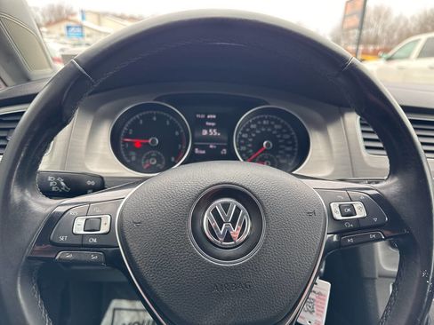 Used 2017 Volkswagen Golf S image 32