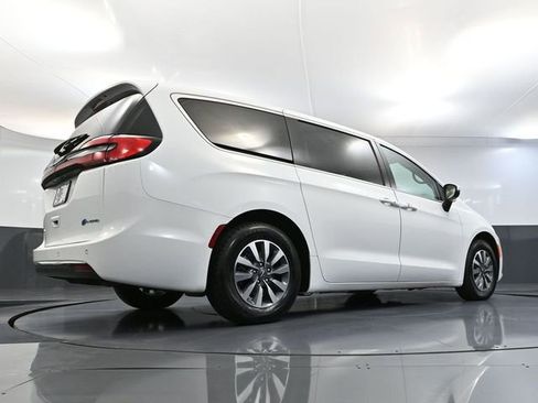 Used 2023 Chrysler Pacifica Touring-L image 52