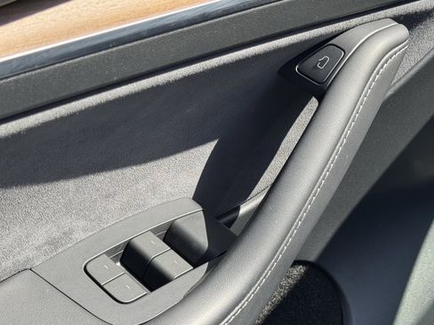 Used 2024 Tesla Model Y Long Range image 14