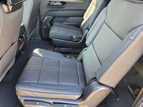 New 2026 Chevrolet Suburban High Country image 11