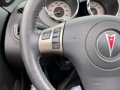 Used 2007 Pontiac Solstice Convertible w/ Premium Package RWD image 19
