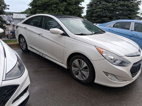 Used 2014 Hyundai Sonata Limited w/ Panoramic Sunroof Package 02 FWD image 3