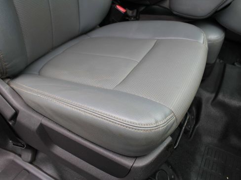 Used 2016 Ford F550 4x4 Regular Cab Super Duty image 21