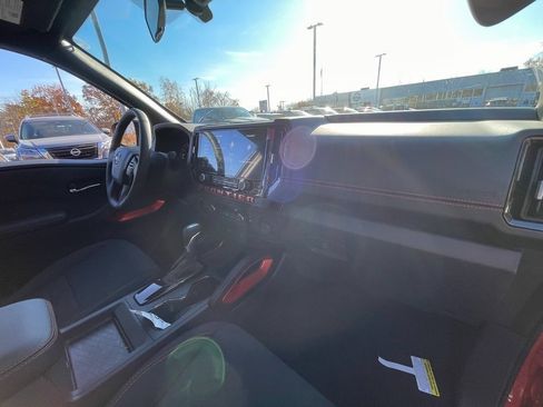 Certified 2025 Nissan Frontier PRO-4X image 13